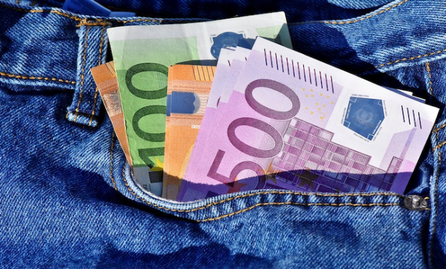 banconote euro jeans