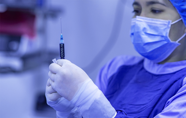 mascherina siringa covid blu