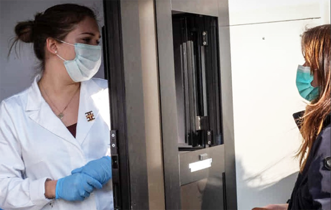 mascherine muro donne