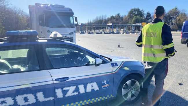 polizia stradale controlli tir