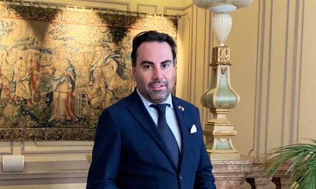 preioni alberto sfondo arazzo