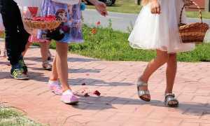 processione bambini fiori