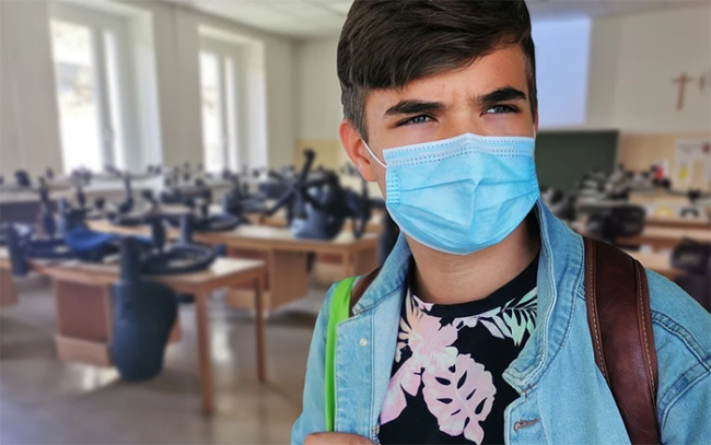 studente mascherina aula