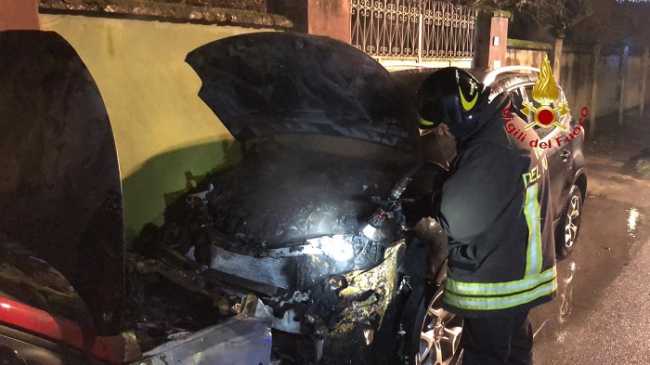 vigili del fuoco incendio auto santhia