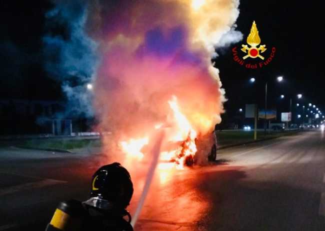 vigili del fuoco incendio caresanablot