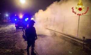 vigili del fuoco incendio cassonetti