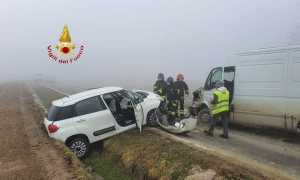 vigili del fuoco incidente auto furgone