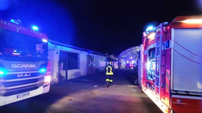 vigili del fuoco notte incendio