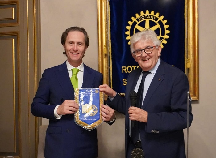 Enrico Bessolo (ad di Kawasaki Italia) relatore alla conviviale del Rotary Vercelli