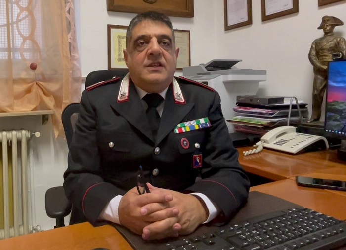 Vuole farla finita, ma il carabiniere lo salva