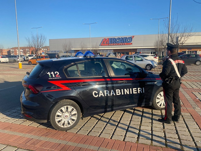 I ladri si portano via il cambiamonete del bar