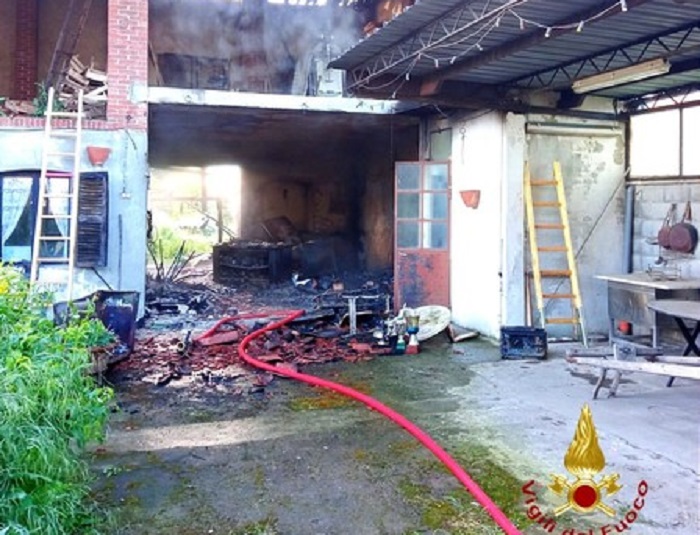 A fuoco una cascina a Borgo d'Ale