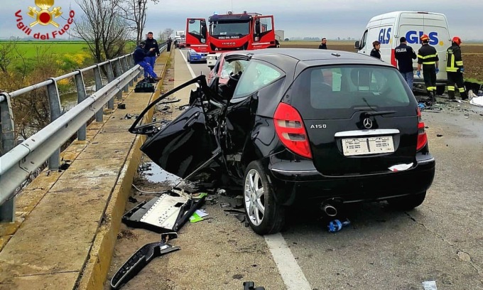Schianto mortale nel Vercellese avvenuto in pieno rettilineo