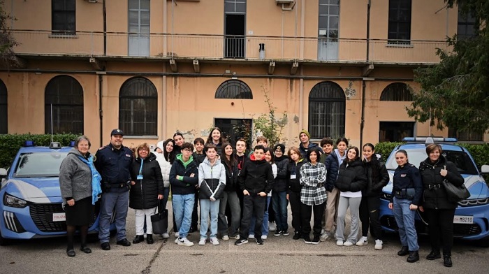 Incontro scuola Ferrari di Vercelli e Polizia nell'ambito del progetto Unicef