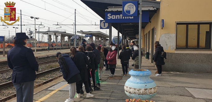La Polizia ferroviaria accoglie gli studenti