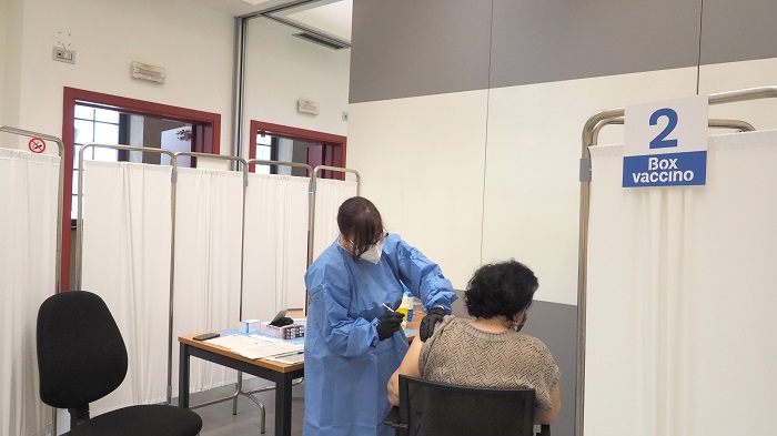 Centri vaccinali, da settembre restano Il Globo, Borgosesia e Santhià