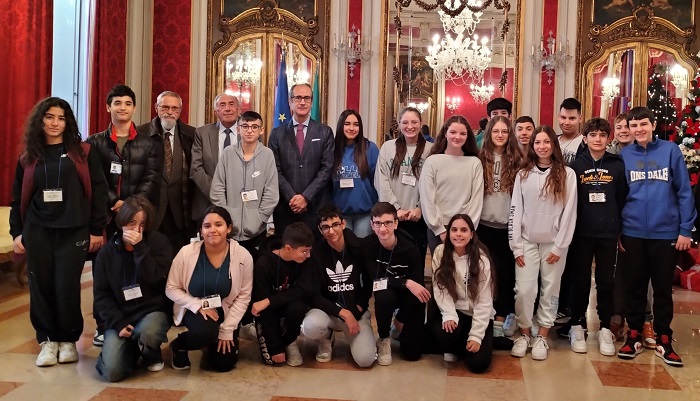 Convenzione Onu sui diritti dell’infanzia, la scuola Verga in prefettura