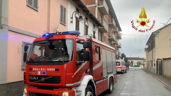 Dà fuoco al suo alloggio: tragedia sfiorata a Santhià