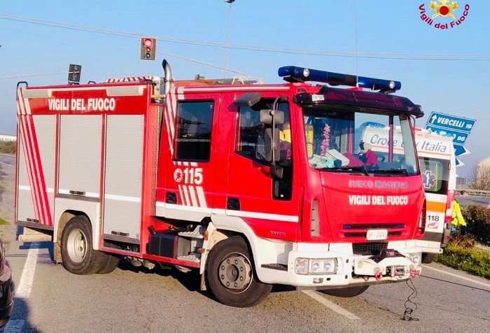 Cavo elettrico va in corto, arrivano i vigili del fuoco