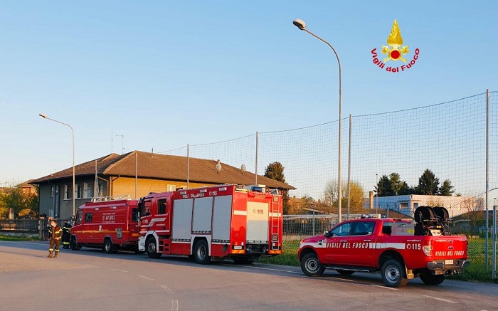 Alberi in strada a Vercelli, intervento dei vigili del fuoco