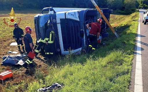 vigili del fuoco incidente camion a