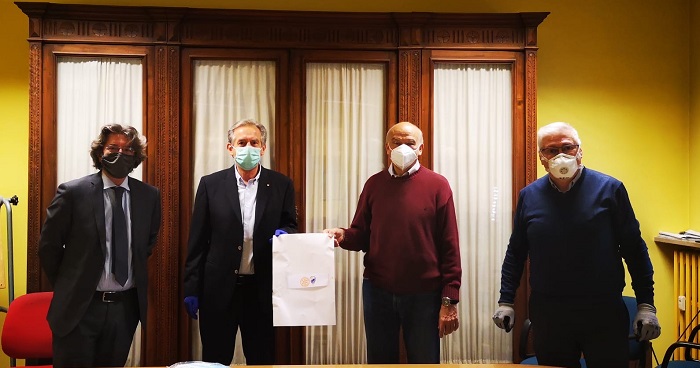 Rotary Club Vercelli consegna 1000 mascherine all'ordine dei medici
