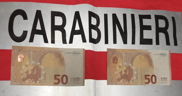 Spendevano denaro falso nei negozi, denunciati