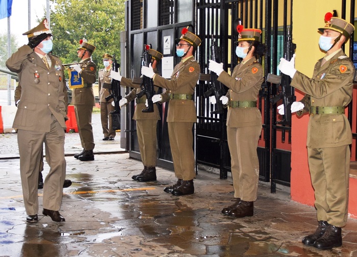 Il Colonnello Christian Ingala lascia il comando delle Batterie a Cavallo e affida la custodia dello Stendardo all’82° comandante Colonnello Andrea Simone