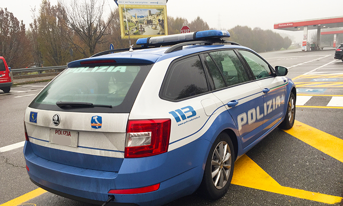Contromano in autostrada, fermata dalla Polstrada - aveva un tasso alcolemico sei volte superiore al consentito