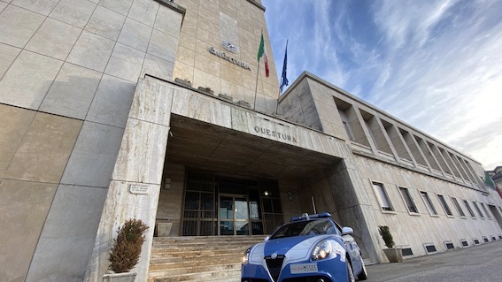 questura novara auto