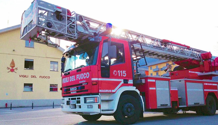 Copertura di un balcone divelta dal vento
