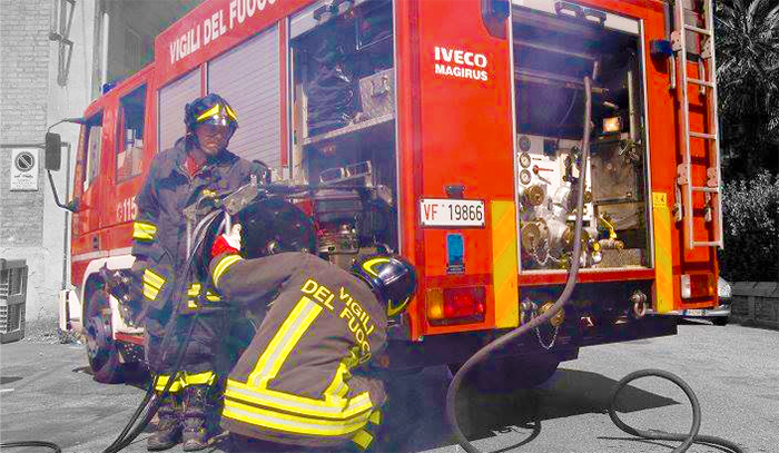 Palazzolo Vercellese: incendio in un centro di riciclaggio e trattamento rifiuti