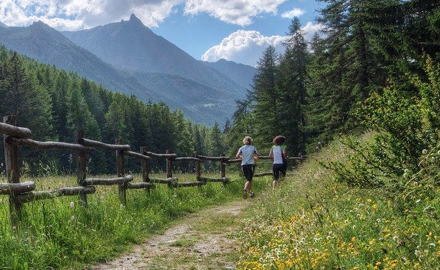 parto montagna corsa due spalle