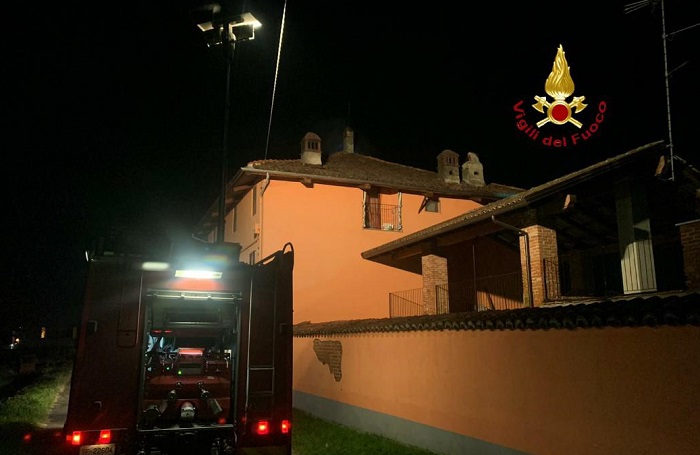 Incendio camino nella notte a Crescentino