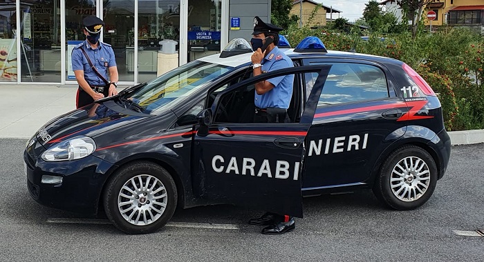 Furto al supermercato: i carabinieri denunciano tre ladri