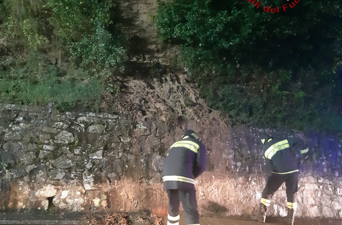 Frana a Civiasco, intervento dei vigili del fuoco