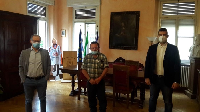 Tome gratis per i più bisognosi a Borgosesia