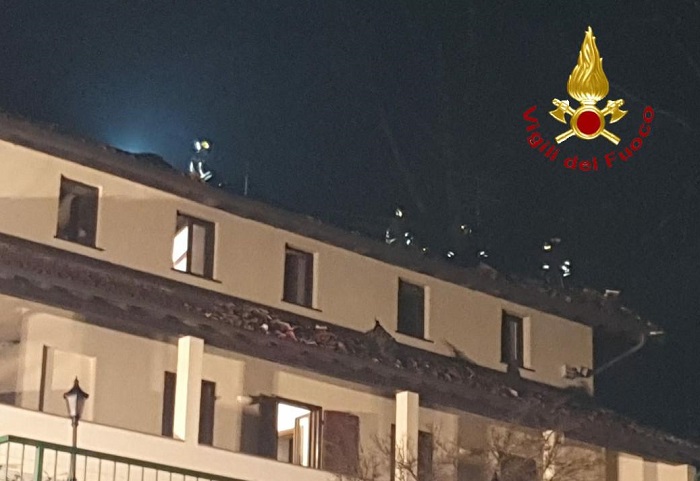 Incendio tetto, interessata una superficie di 50 metri quadrati