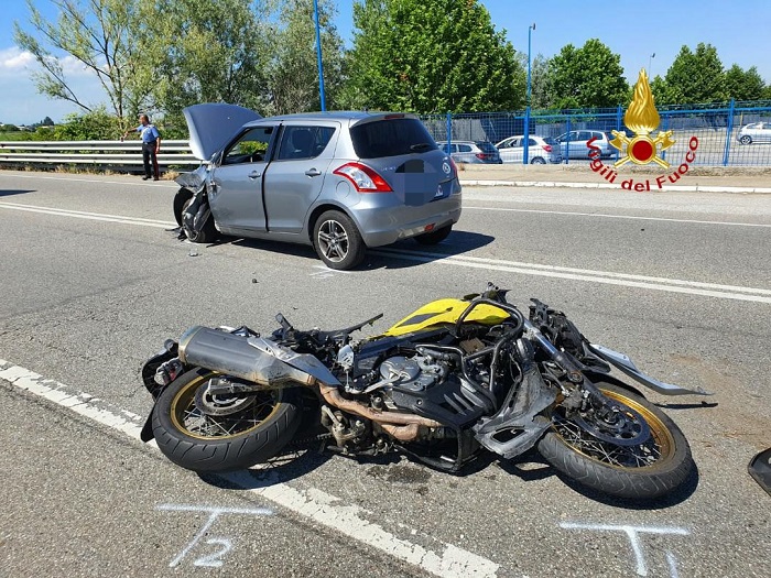 Incidente in moto a Vercelli