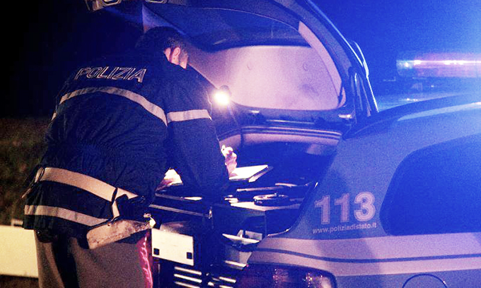 A zig-zag sulla A26: automobilista fermata in stato di ebbrezza